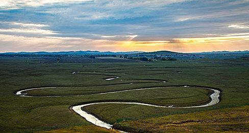 全球首个吉瓦级液流电池智能工厂珠海投产 生产不燃不爆的“巨型充电宝”